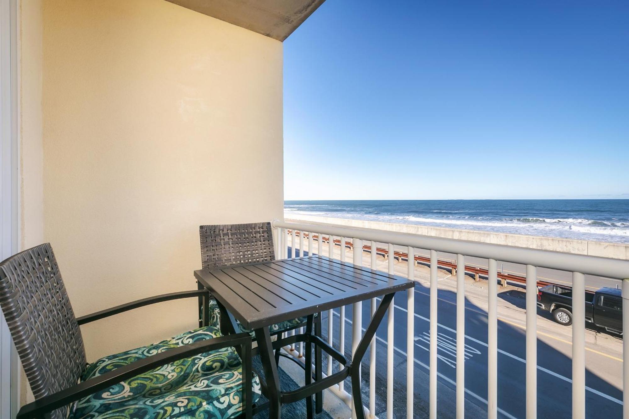 Direct Oceanfront Studio Suite! Hampton Buitenkant foto