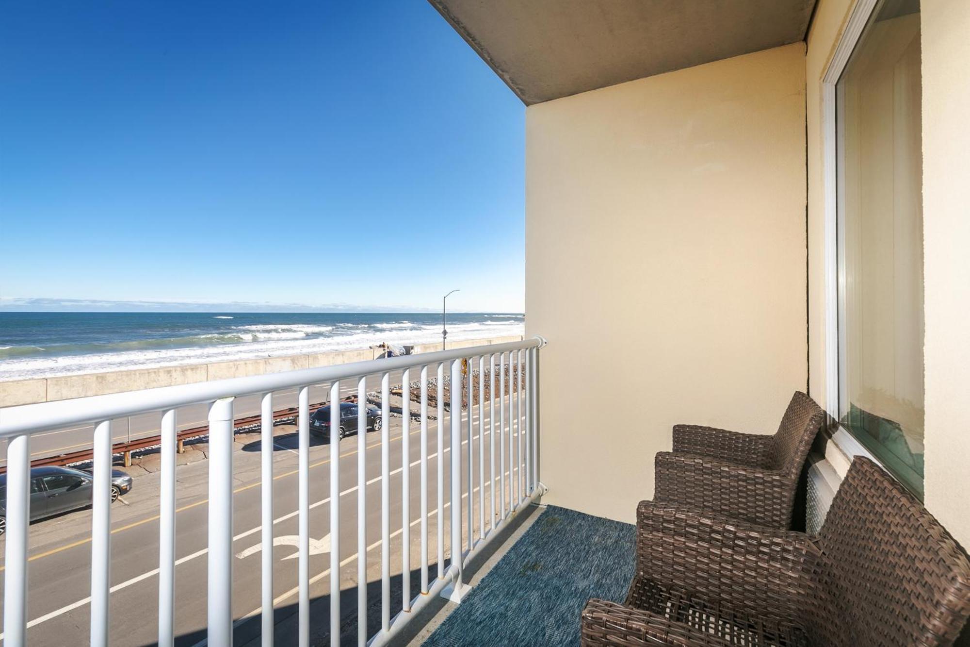 Direct Oceanfront Studio Suite! Hampton Buitenkant foto