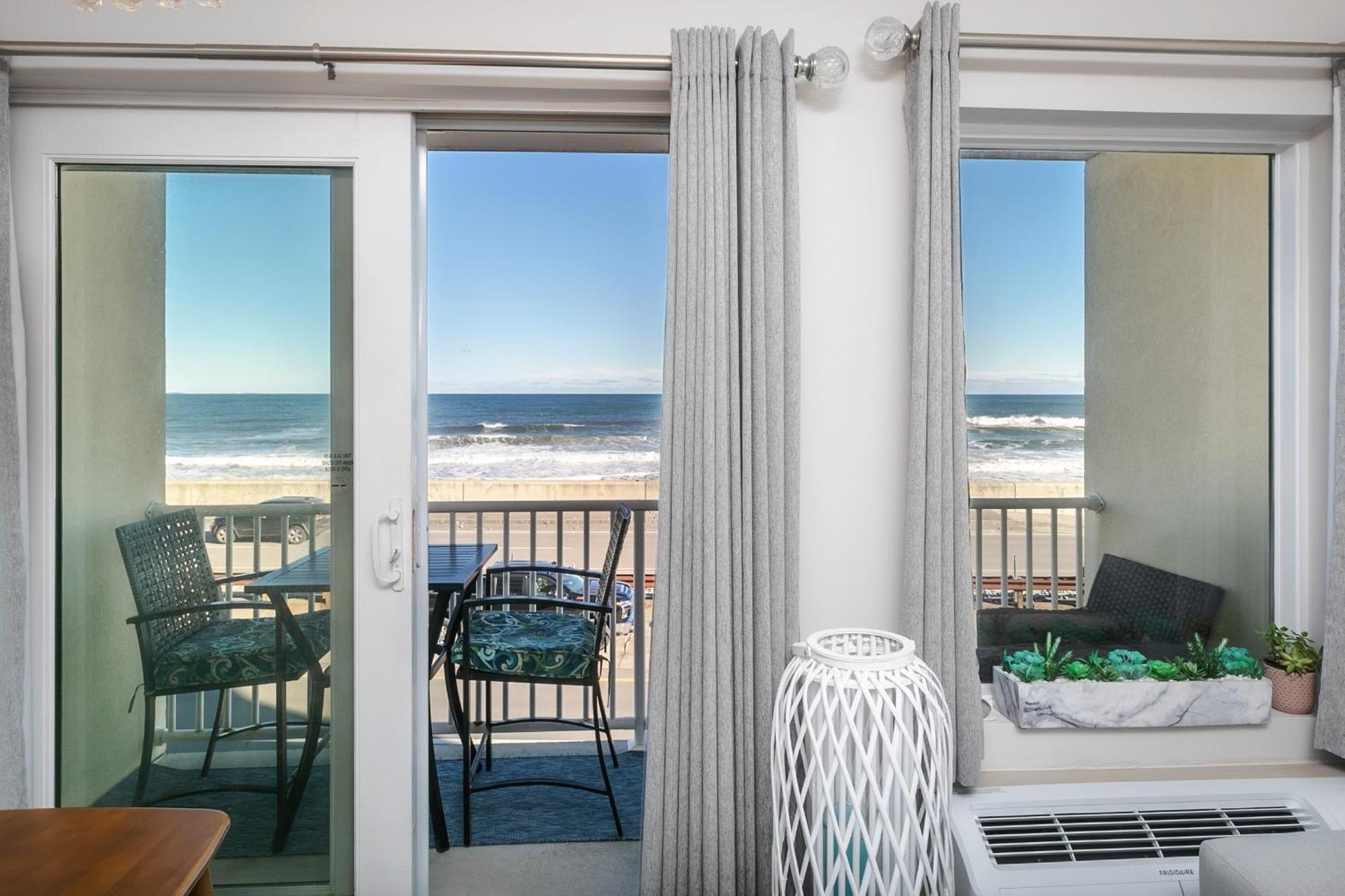 Direct Oceanfront Studio Suite! Hampton Buitenkant foto